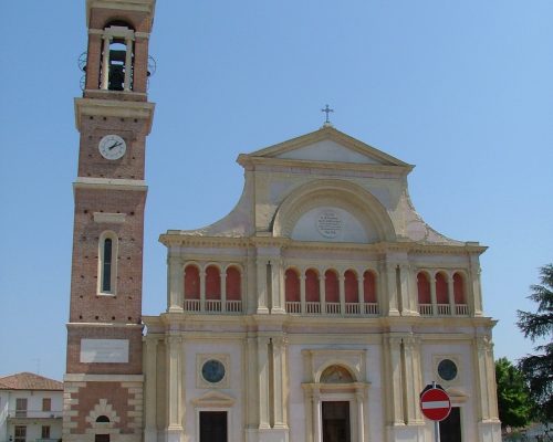 Italija, Minerve, Crkva